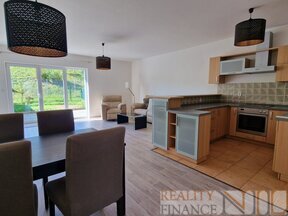 Nabízíme k pronájmu velmi pěkný řadový patrový rodinný dům v Plzni na Sylvánu